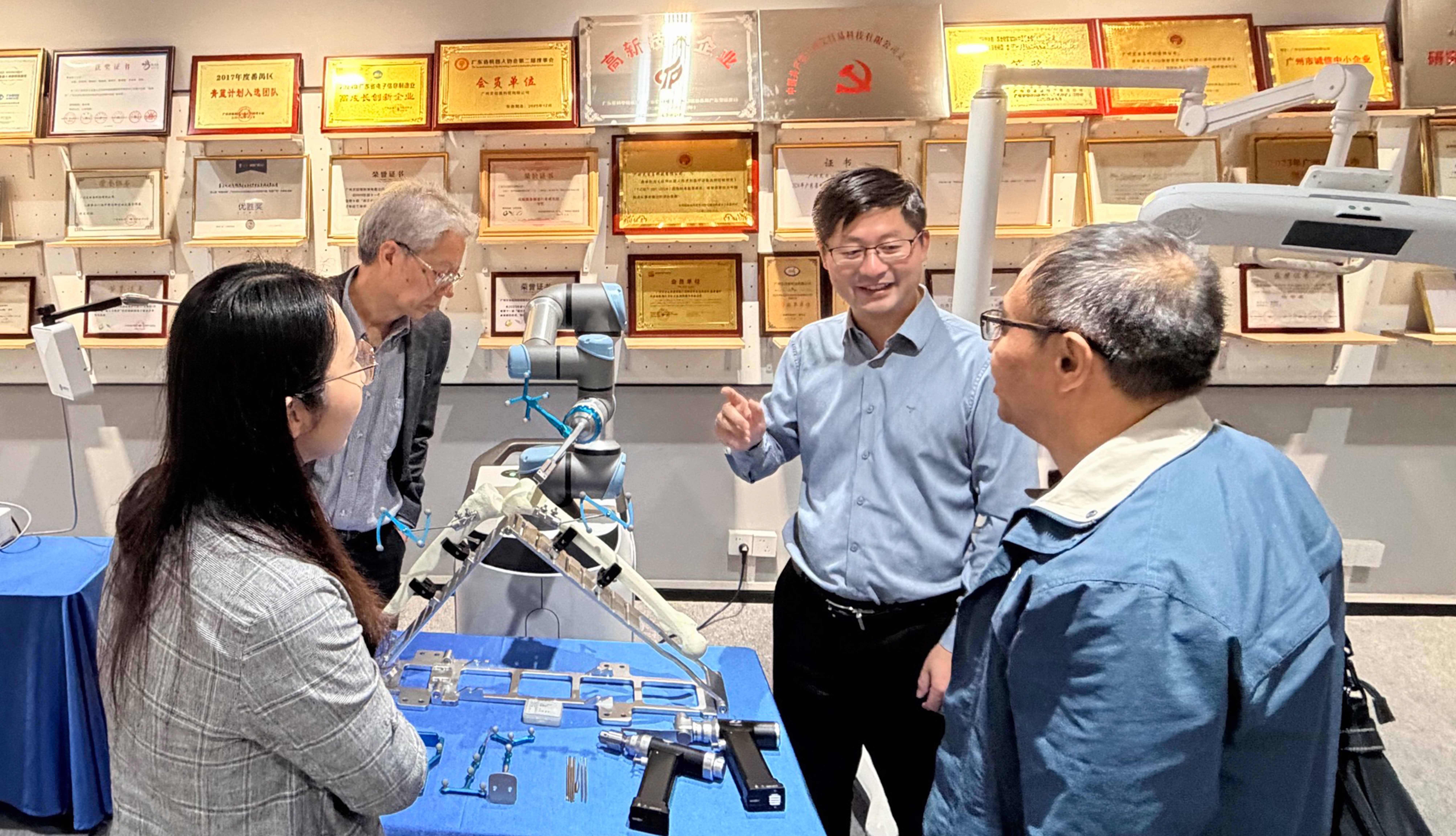 强强联合！新加坡国立大学教授代表团莅临艾目易，共探精准科技新未来！